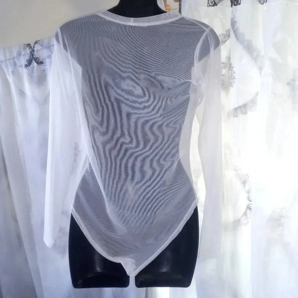 *Bodysuit size medium and large (box 1) - Picture 3 of 3